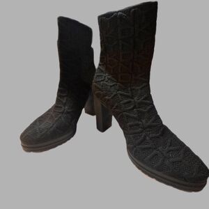 DKNYC Black Textured Heeled Boots